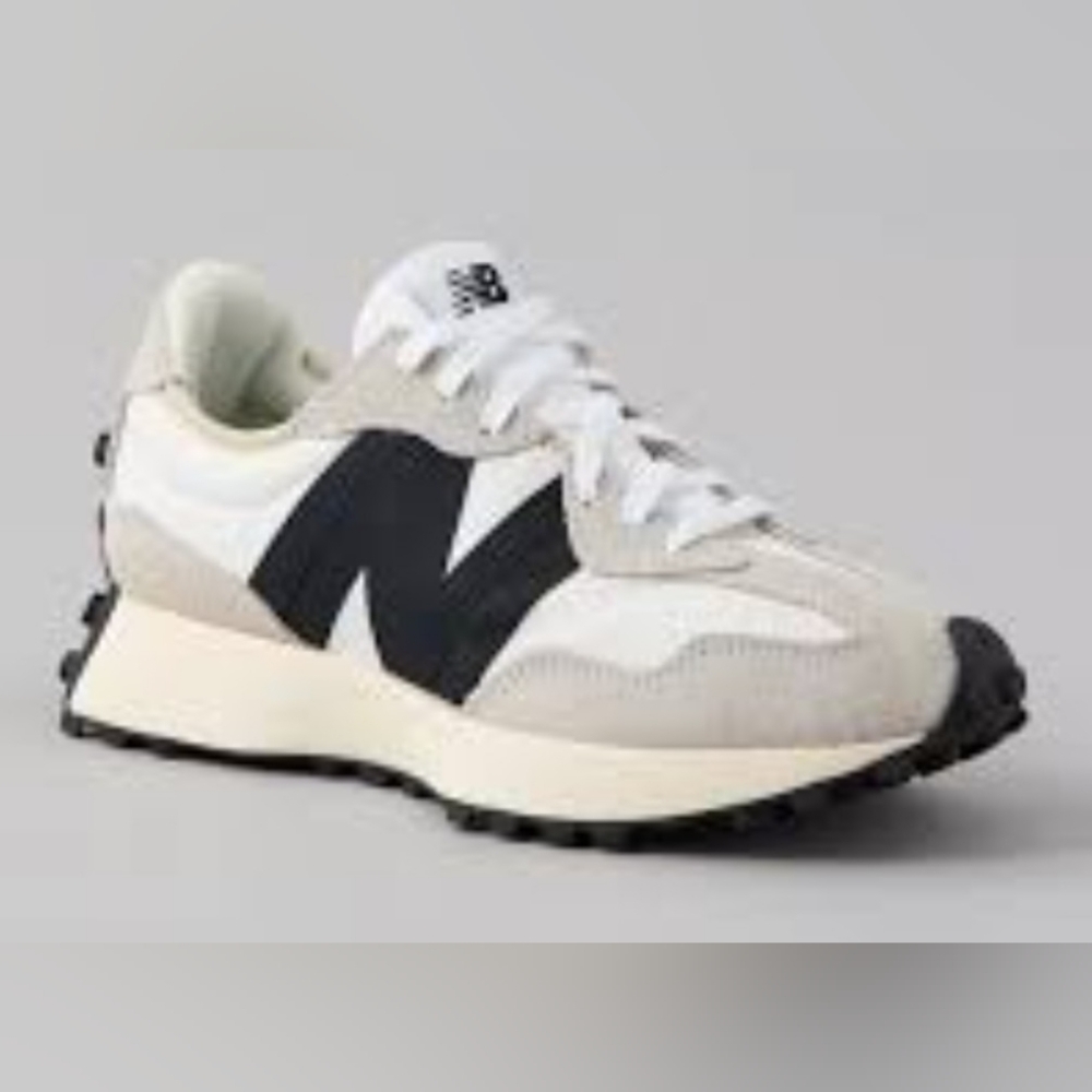 New Balance Women's 327 Sneaker